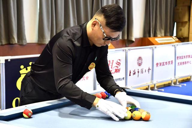 球场两端都 球场两端都